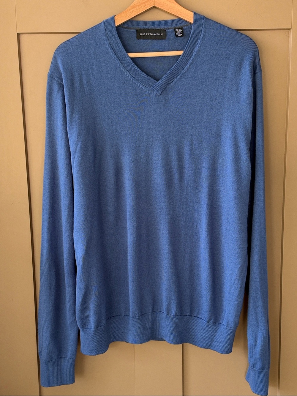 Saks Fifth Avenue Men’s XL V Neck Wool Lightweight Periwinkle Blue Sweater
